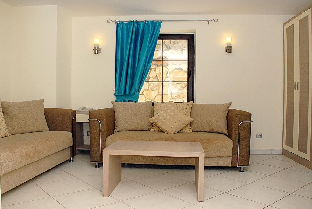 غومْبيت Costa Queen Suites المظهر الخارجي الصورة