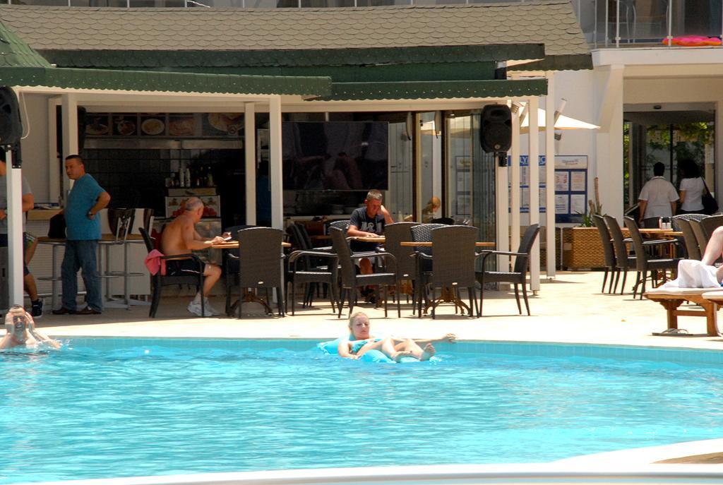 غومْبيت Costa Queen Suites المظهر الخارجي الصورة