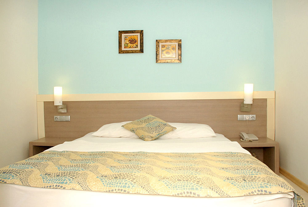 غومْبيت Costa Queen Suites المظهر الخارجي الصورة