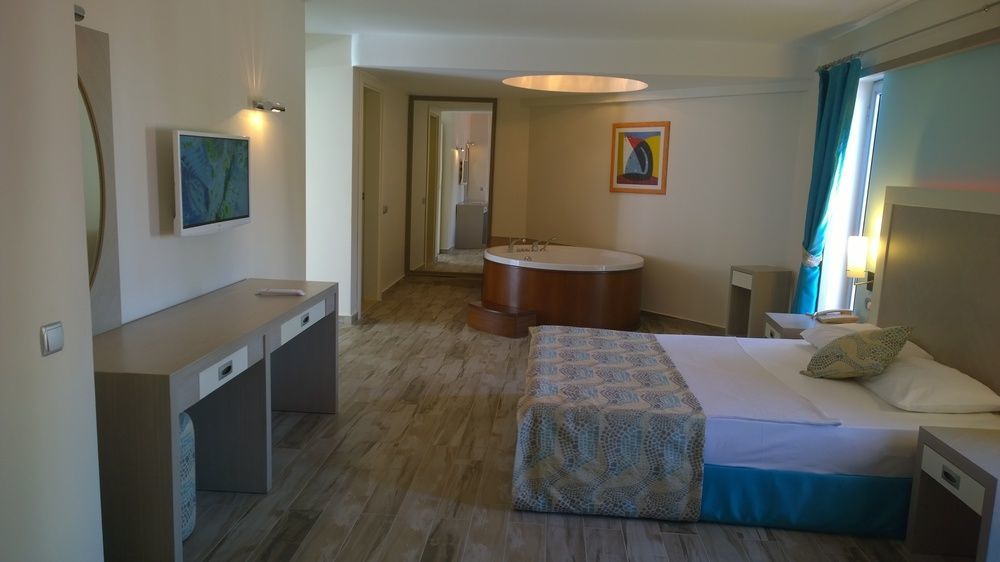 غومْبيت Costa Queen Suites المظهر الخارجي الصورة