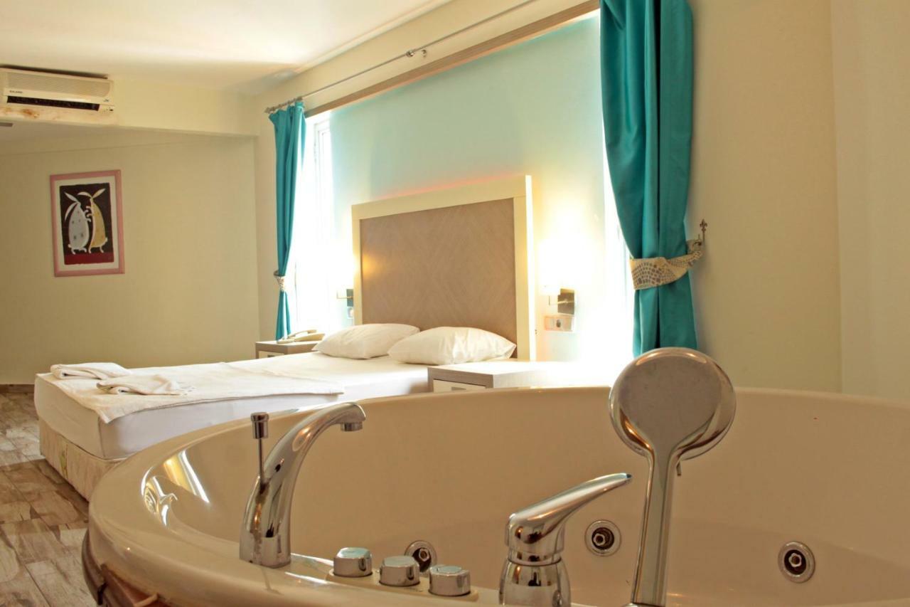 غومْبيت Costa Queen Suites المظهر الخارجي الصورة