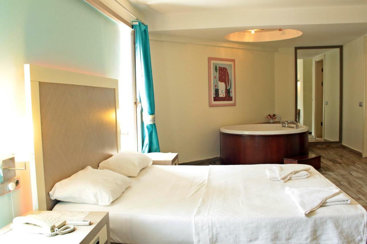 غومْبيت Costa Queen Suites المظهر الخارجي الصورة