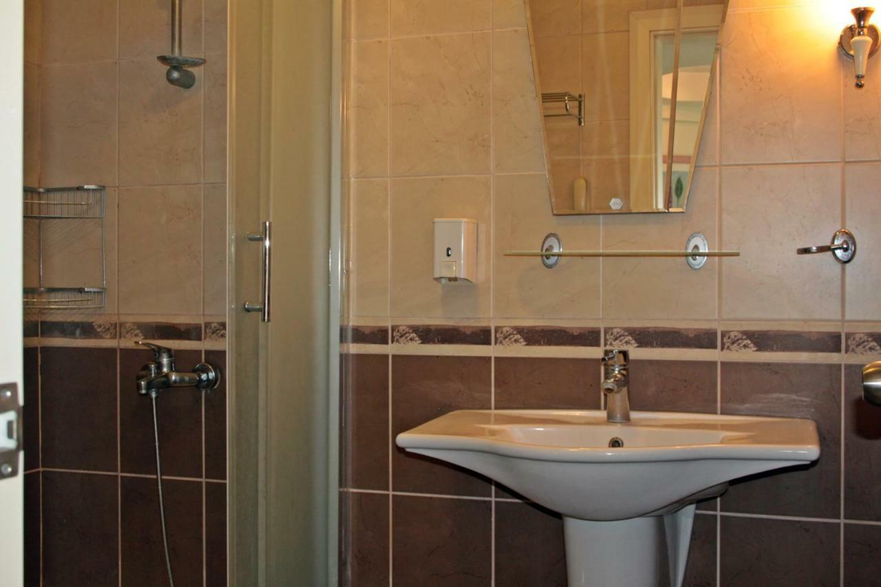 غومْبيت Costa Queen Suites المظهر الخارجي الصورة