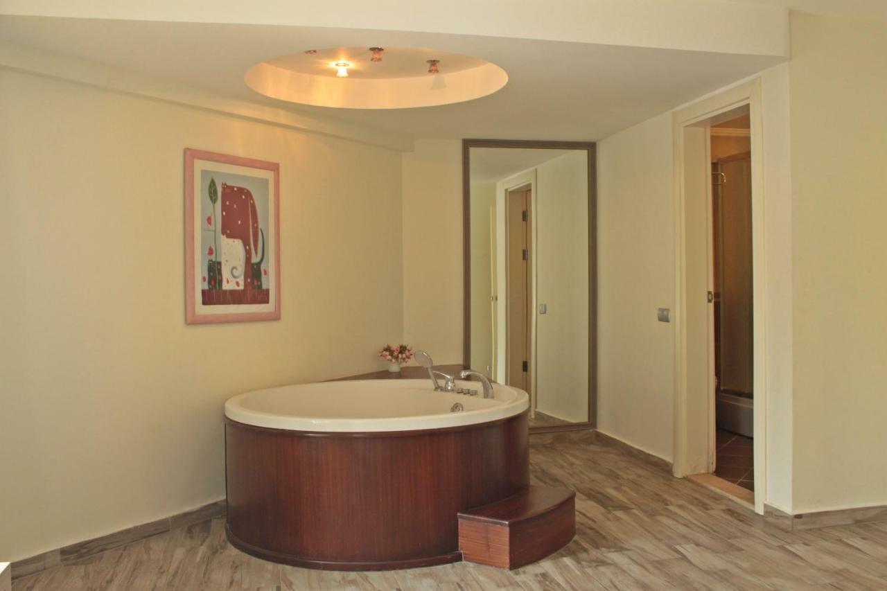 غومْبيت Costa Queen Suites المظهر الخارجي الصورة